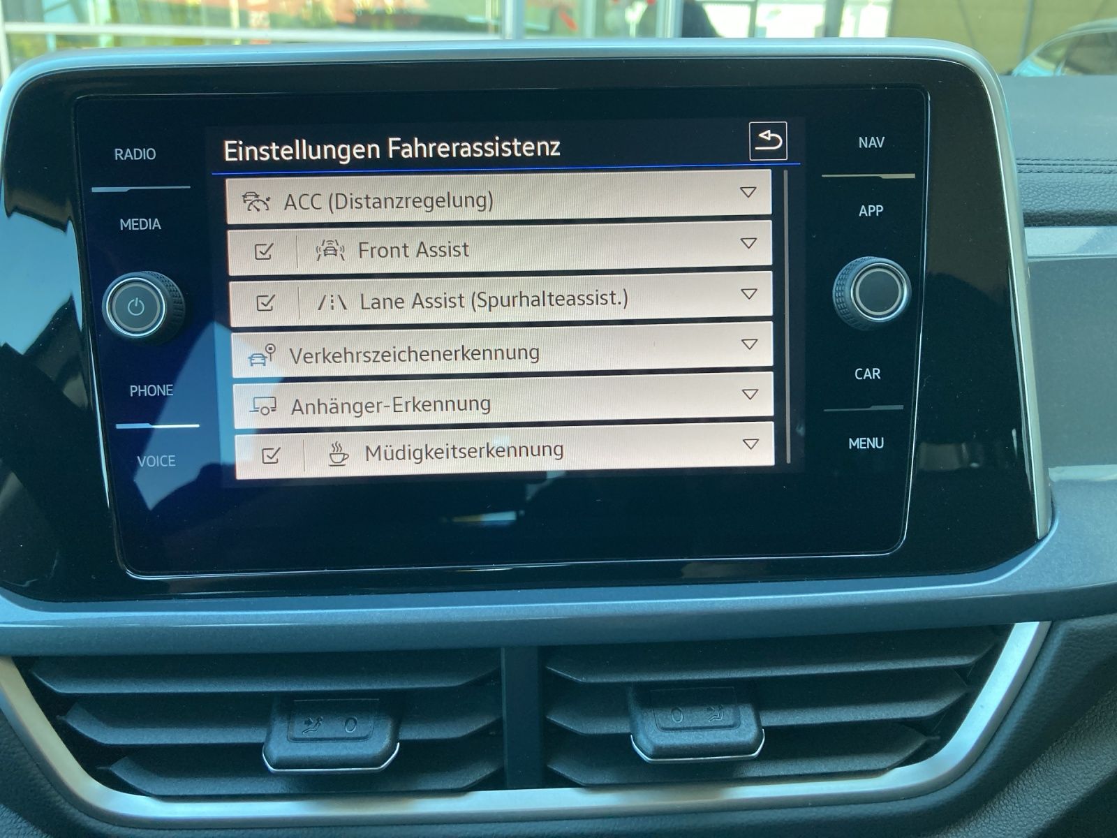 Fahrzeugabbildung Volkswagen T-Roc TDI Style DSG LED Navi ACC AHK PDC