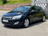 Opel Astra J Lim. Design Edition KLIMA - TÜV 01/27 - Opel Astra mit Diesel-Antrieb: 2.0