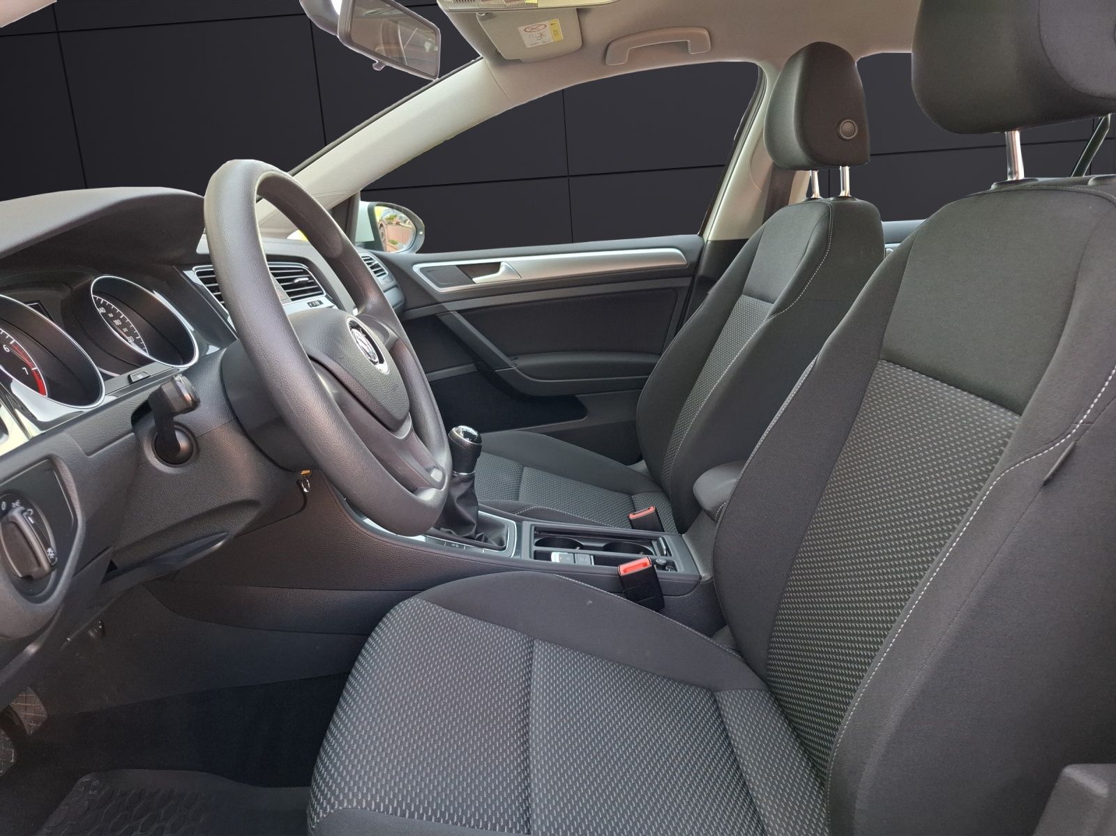 Fahrzeugabbildung Volkswagen Golf VII Variant TSI Trendline Navi PDC SH