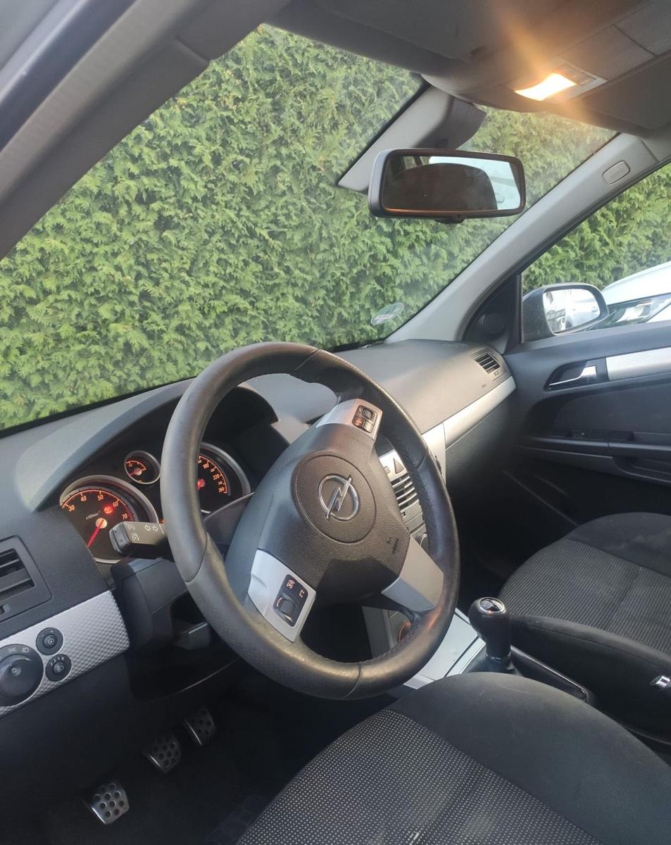 Opel Astra 2006 — photo 11