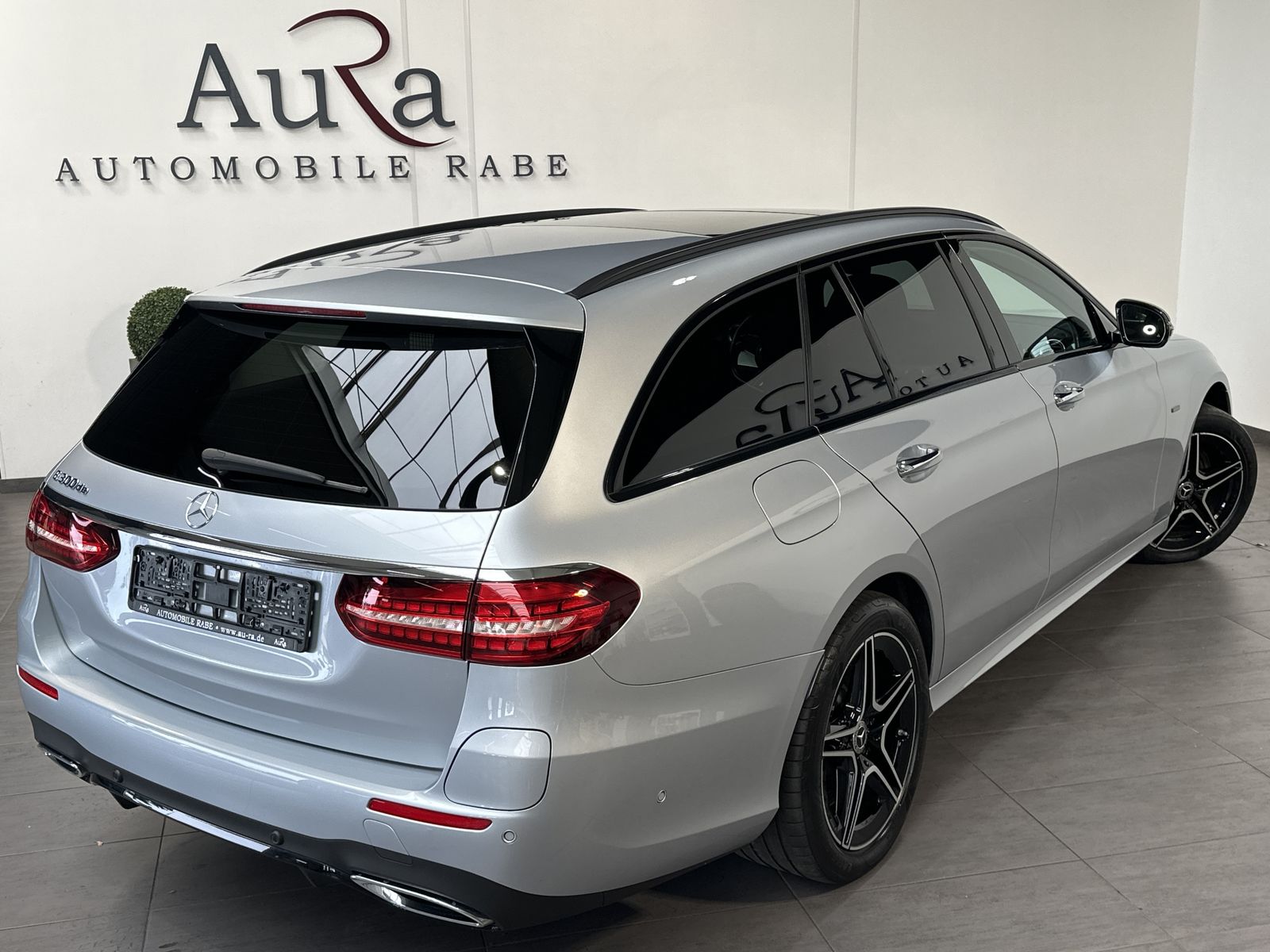 Fahrzeugabbildung Mercedes-Benz E 300de T AMG-Line NAV+LED+PANO+BURMESTER+DISTRO