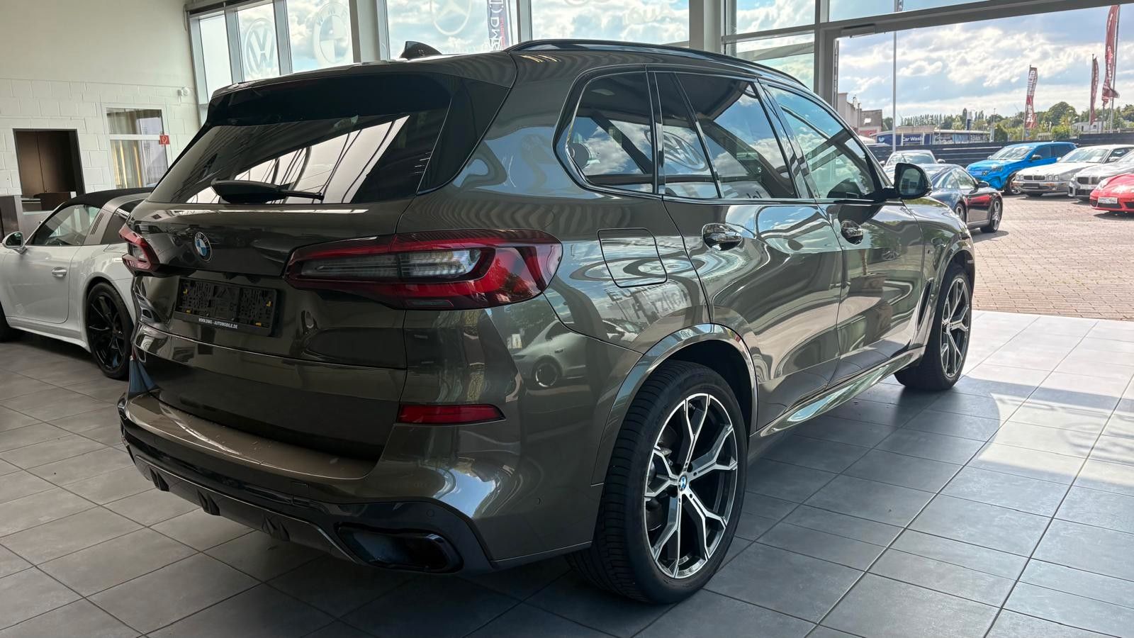 Fahrzeugabbildung BMW X5 xDrive 30 d M SPORT,LASER,SKY-L,AHK,HUD,H&K