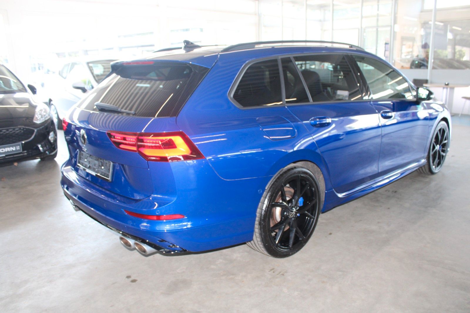 Fahrzeugabbildung Volkswagen Golf R DSG 4MOTION IQ Light Pano Performance Pak