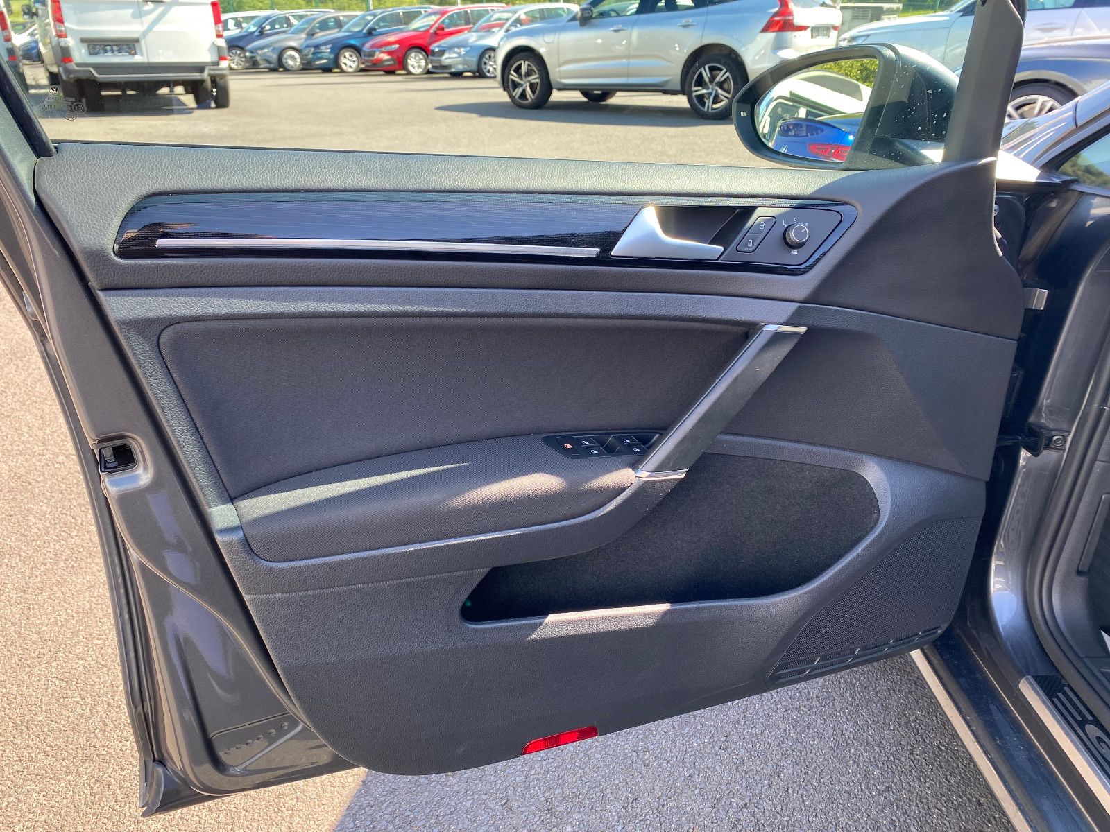 Fahrzeugabbildung Volkswagen Golf VII Variant Highline TSI DSG ACC LED Kamera