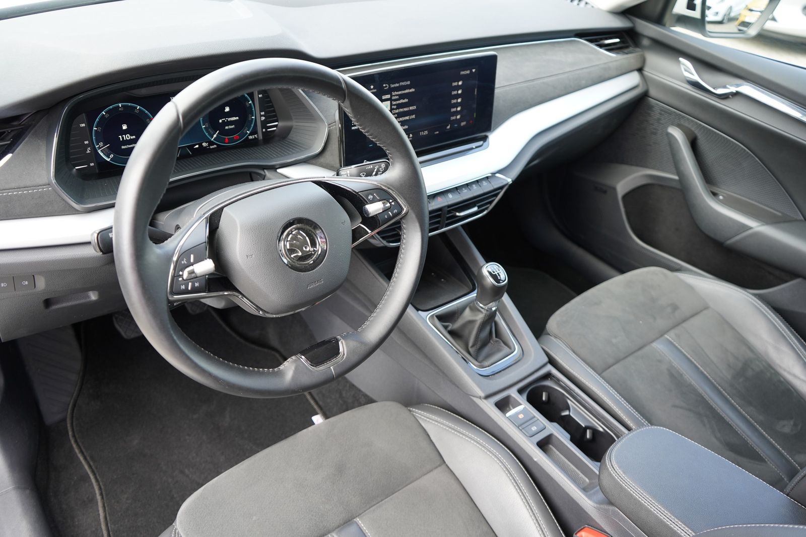 Skoda Octavia Combi 1.5 TSI First Edition LED Navi ACC foto 8