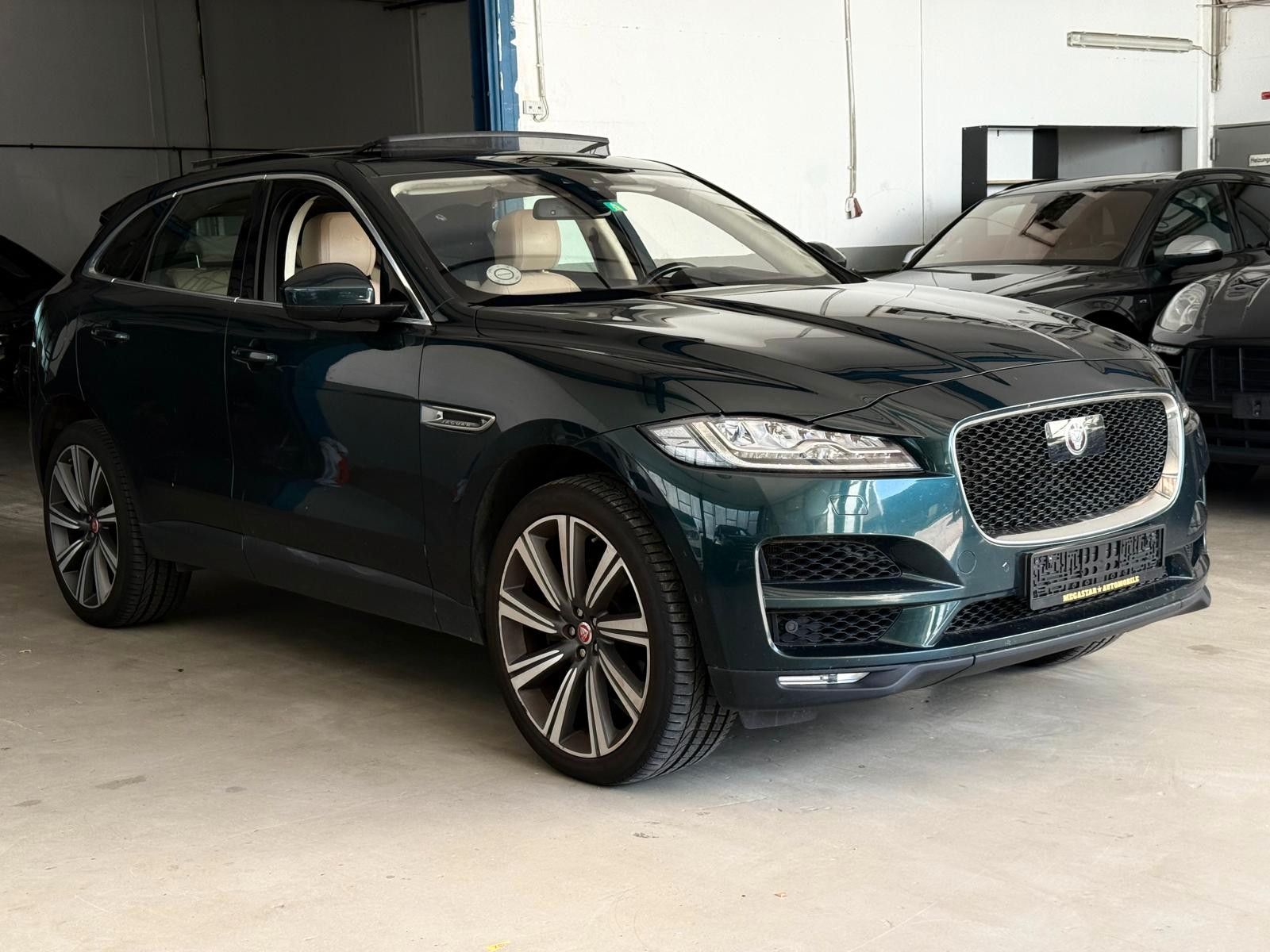 JAGUAR F-Pace