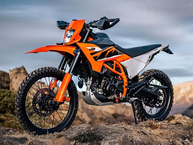 KTM 125 Enduro R ## MY25 - Sei einer der Ersten!