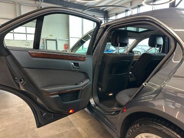 MYAUTOCENTER – Gebraucht- und Jahreswagen mit Werkstattservice in Pfaffenhofen Mercedes-Benz E 220 CDI Limousine BlueEfficiency *2. Hand*SHZ*