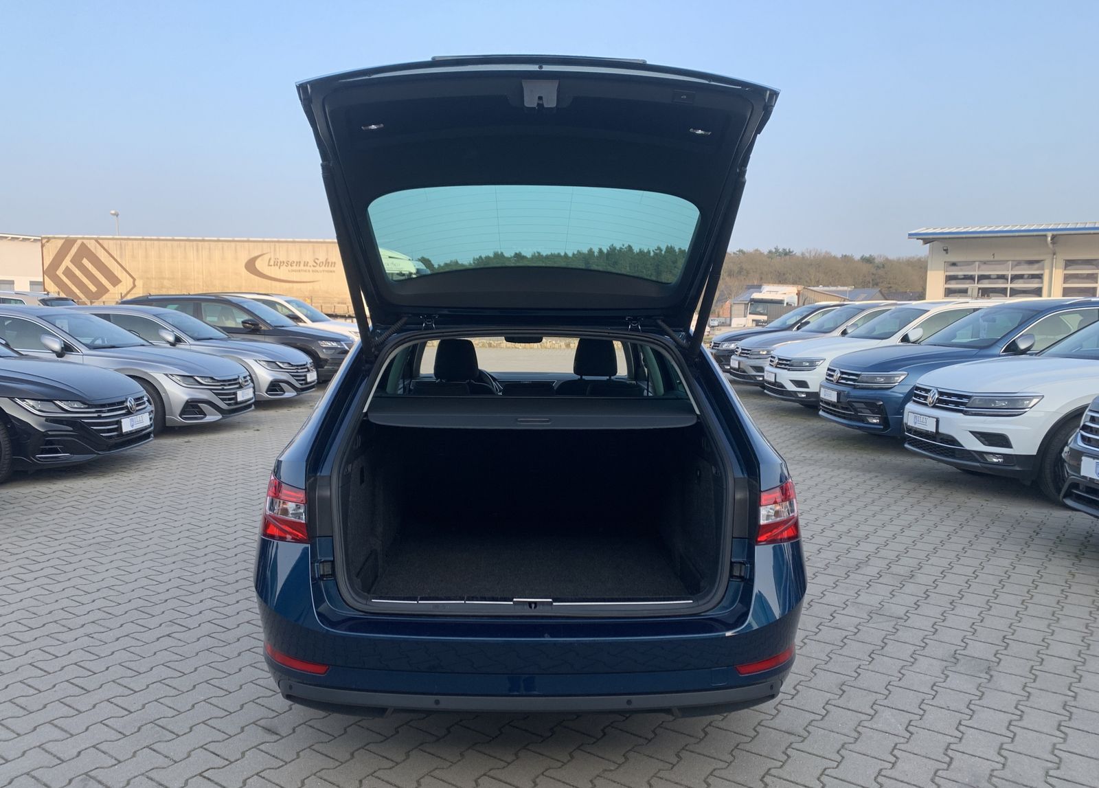 Fahrzeugabbildung SKODA Superb 2.0 TDI*AHK*LED*Cam*CANTON*Digital*ELH*