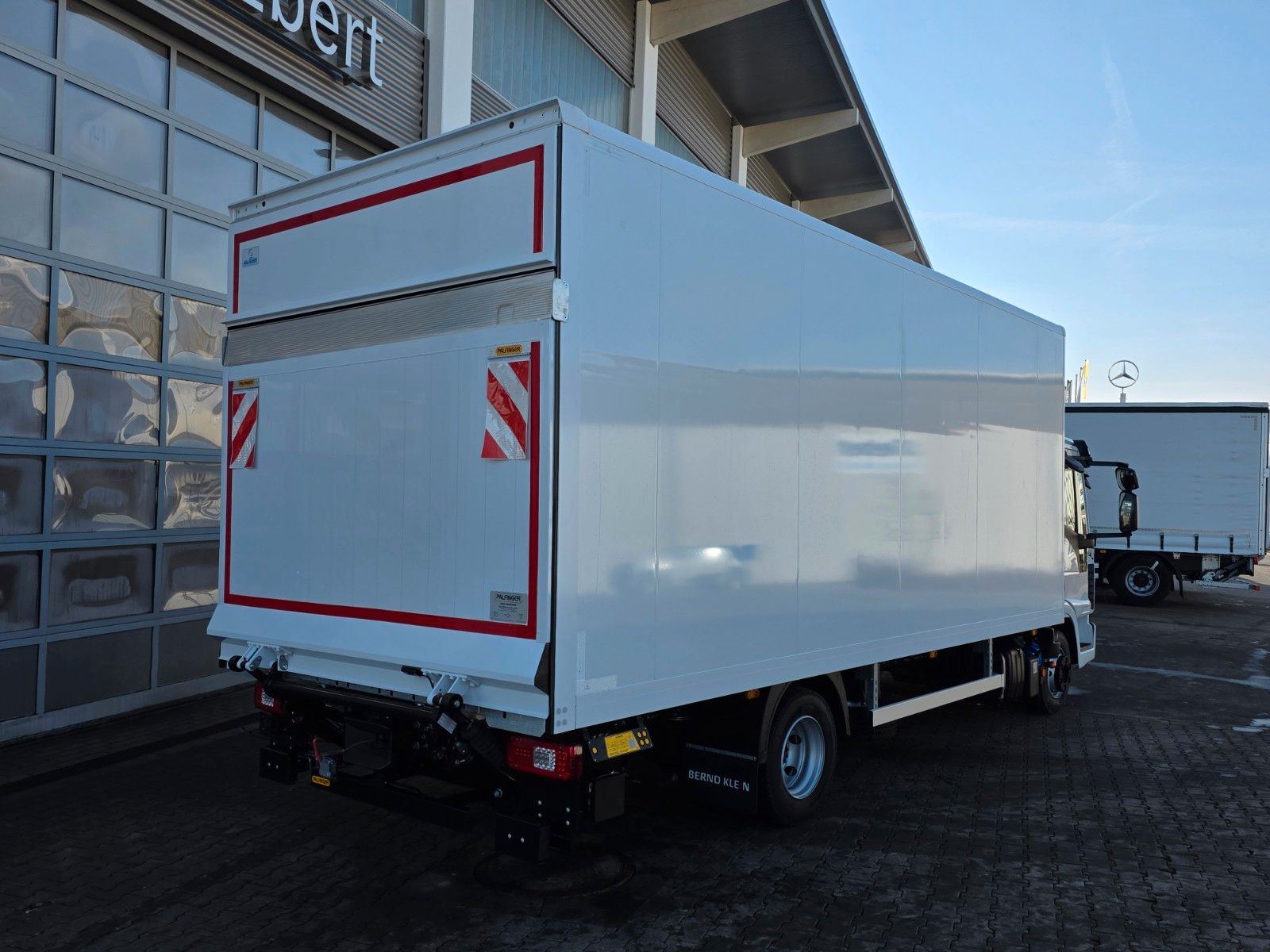 Fahrzeugabbildung Iveco Eurocargo 80E21 Koffer LBW