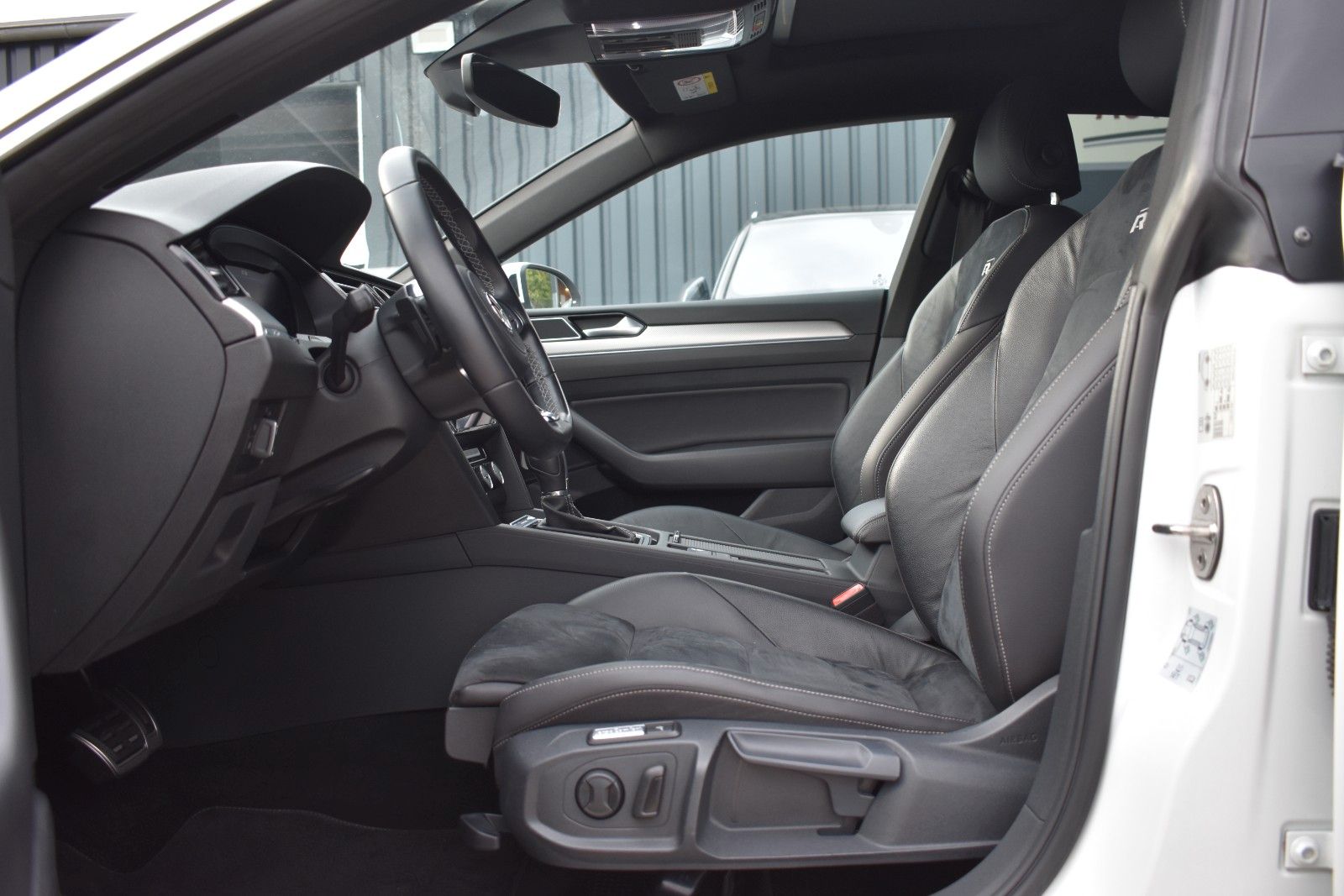 Fahrzeugabbildung Volkswagen Arteon R-Line 4Motion PANO/AHK/STH/MASAGE/DYNAUD