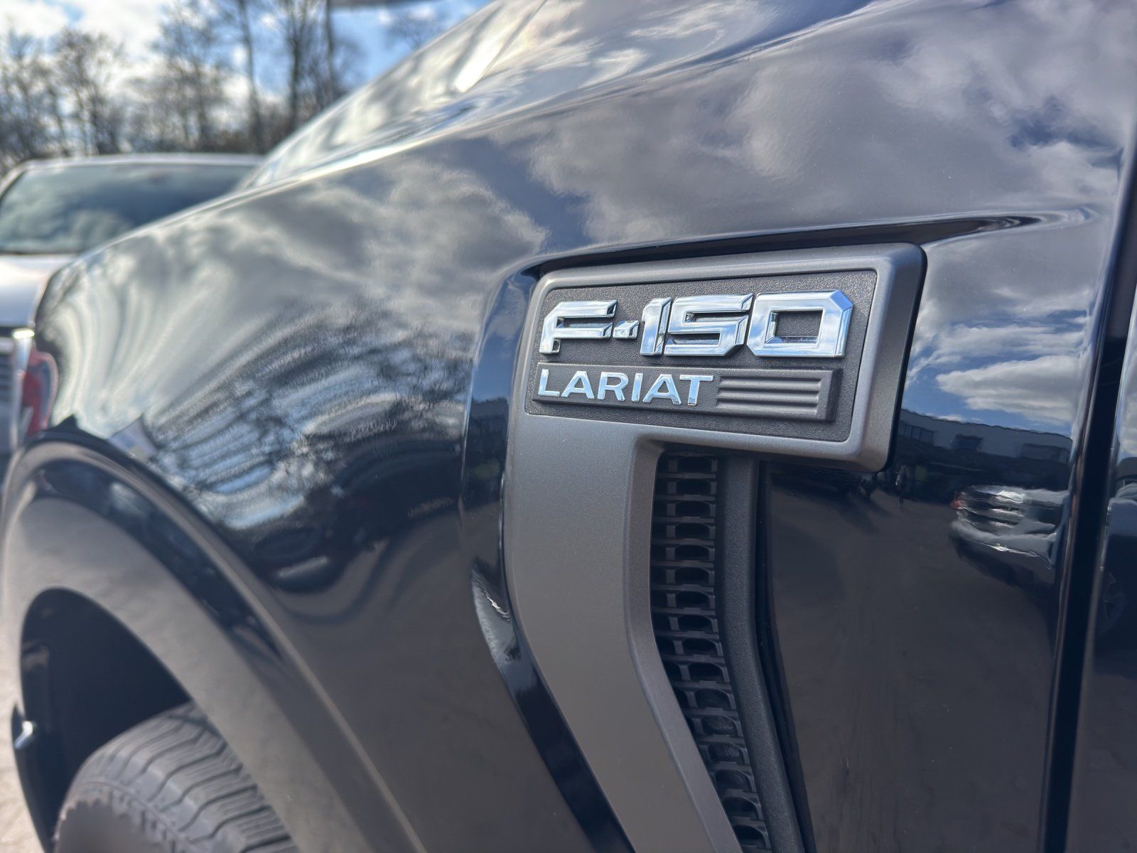 Fahrzeugabbildung Ford F-150 Lariat BLACK 4x4 NAVI/AHK/360°/PANORAMA