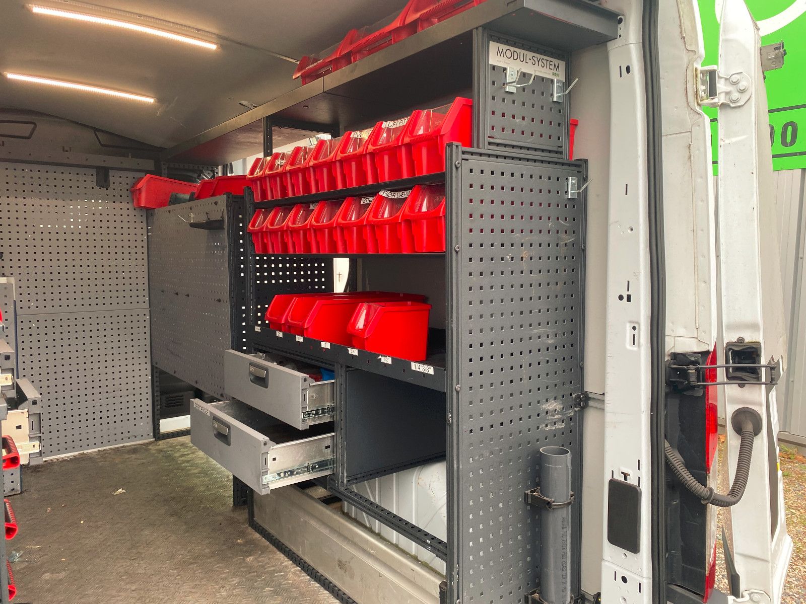 Fahrzeugabbildung Ford Transit Kasten 350 L2H2 Trend,AHK,Regale,STH,SHg