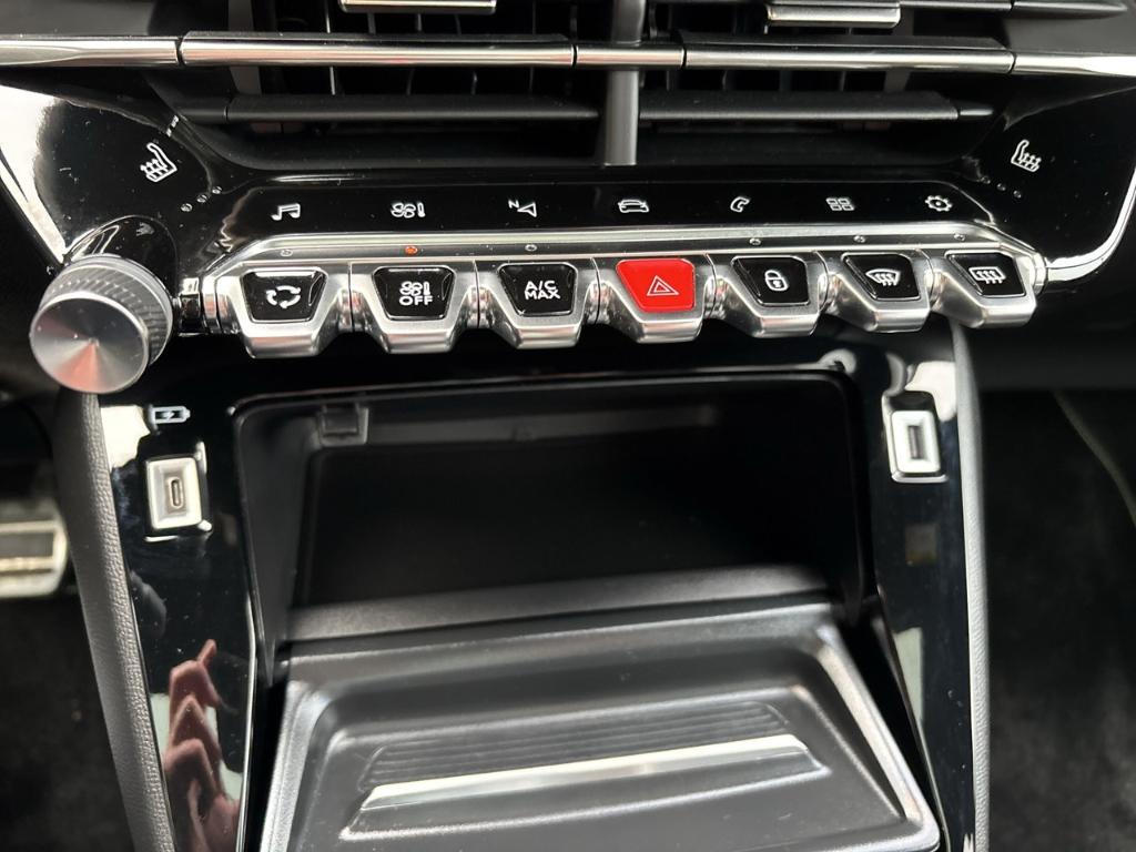 Peugeot 2008 GT 1.2 PureTech El. Panodach Navi Digitales