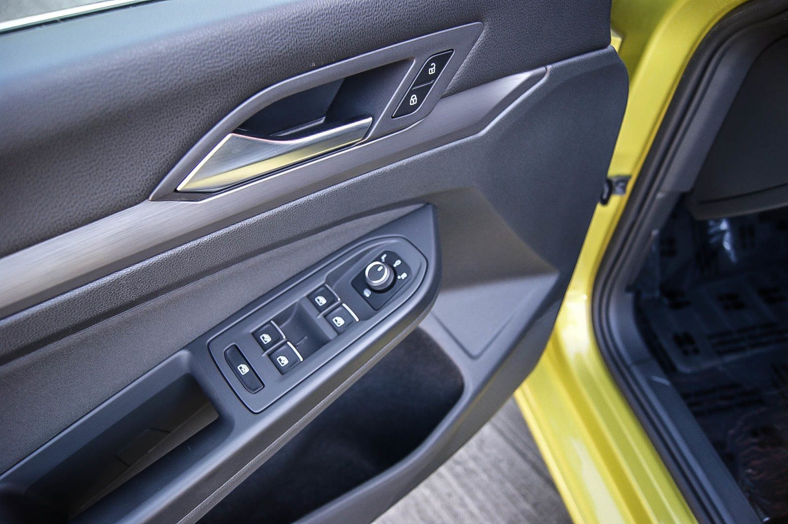 Fahrzeugabbildung Volkswagen Golf VIII 1.5eTSI DSG First Edition MATRIX ANHZV
