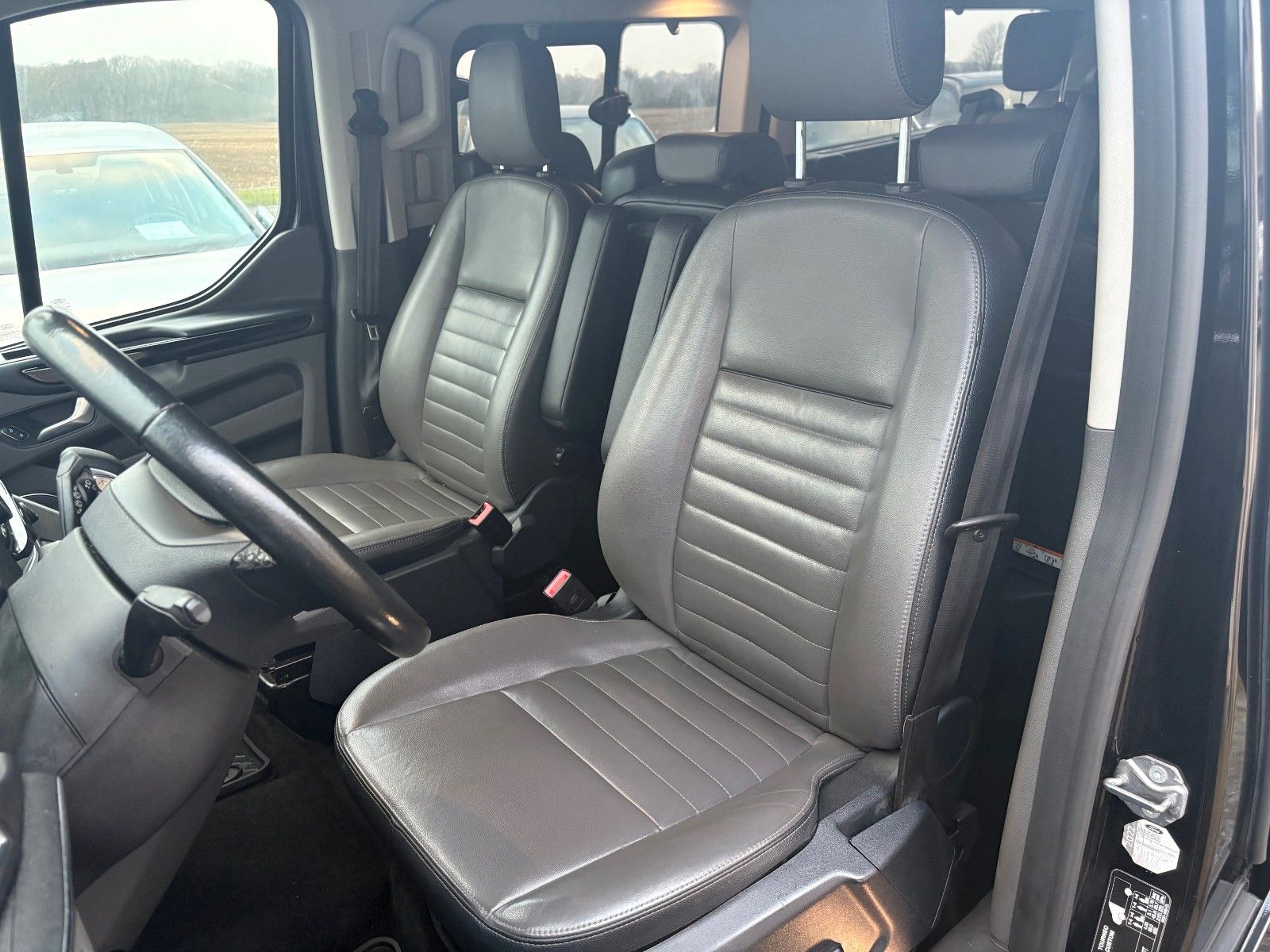 Fahrzeugabbildung Ford Tourneo Custom Aut. 320 L2 Tourneo Titanium Lede