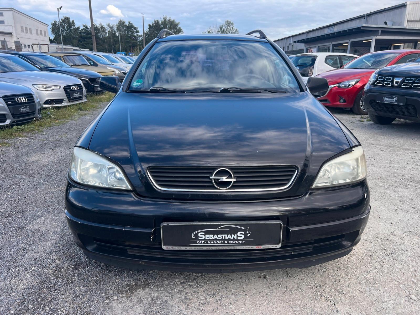 Opel Astra 2004 — rear view