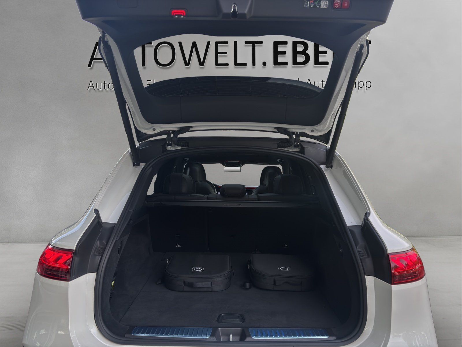 Fahrzeugabbildung Mercedes-Benz EQS 580 SUV AMG Prem+ Nappa Carbon Massage HYPER