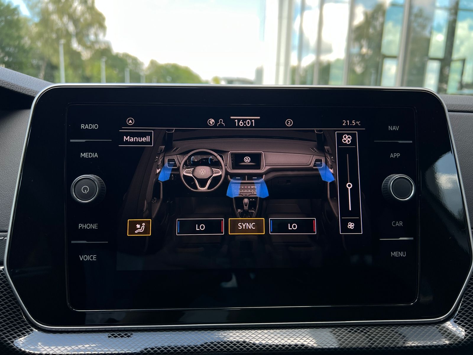 Fahrzeugabbildung Volkswagen T-Cross R-Line 1.5 TSI DSG *AHK, IQ.LIGHT, ACC,