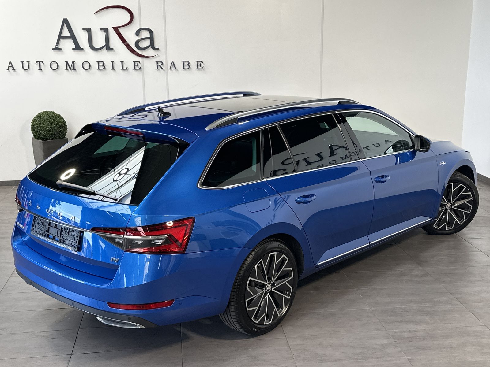 Fahrzeugabbildung SKODA Superb Combi 1.4 TSI iV DSG L&K NAV+LED+AHK+PANO