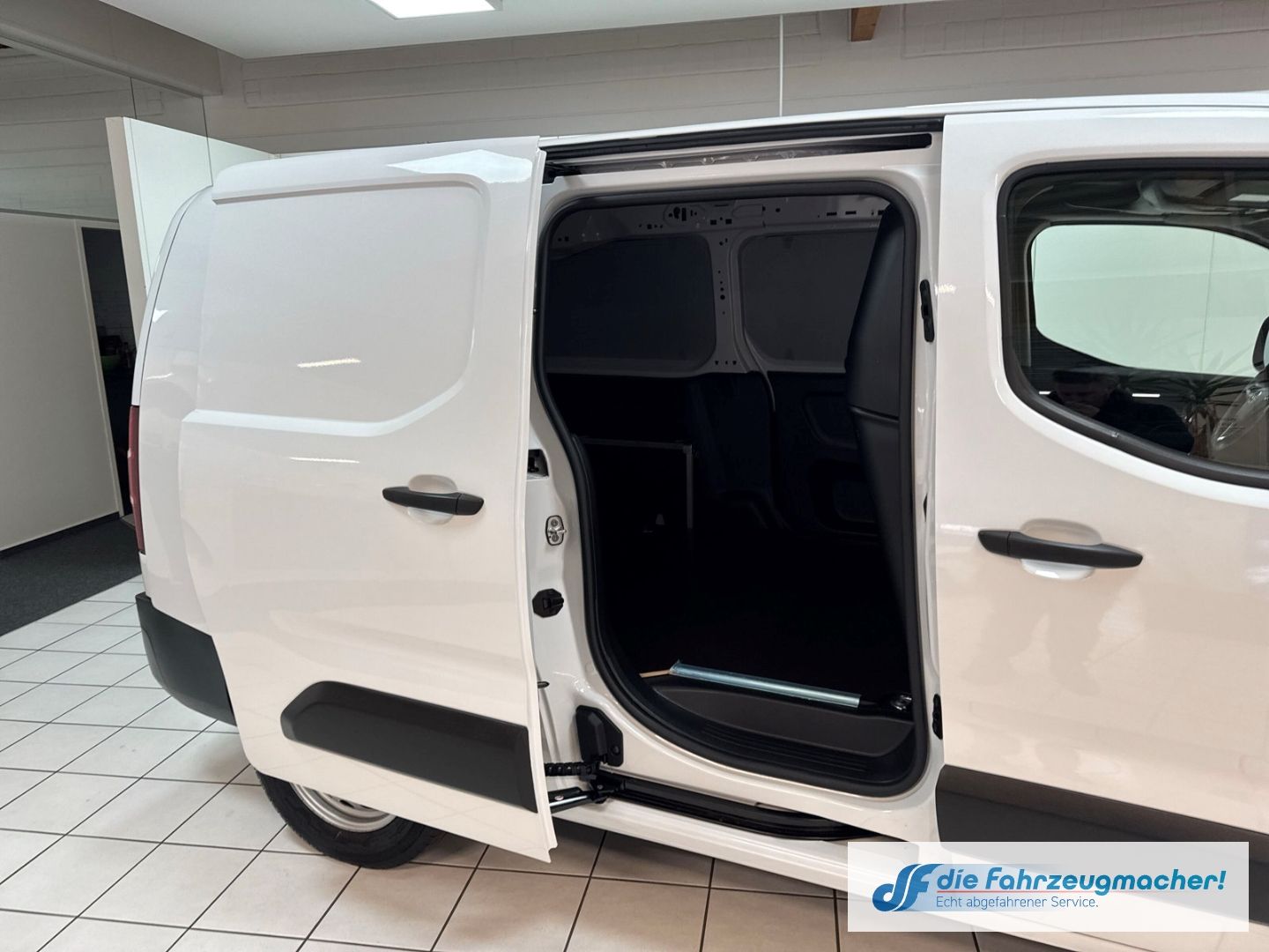 Fahrzeugabbildung Opel Combo E Cargo - e Edition XL Apple CarPlay Andro