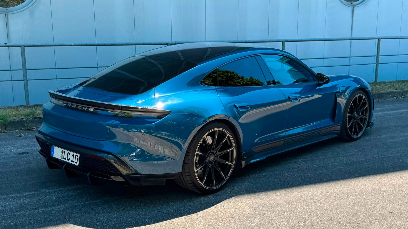 Porsche Taycan Turbo S / BRABUS / Carbon foto 19