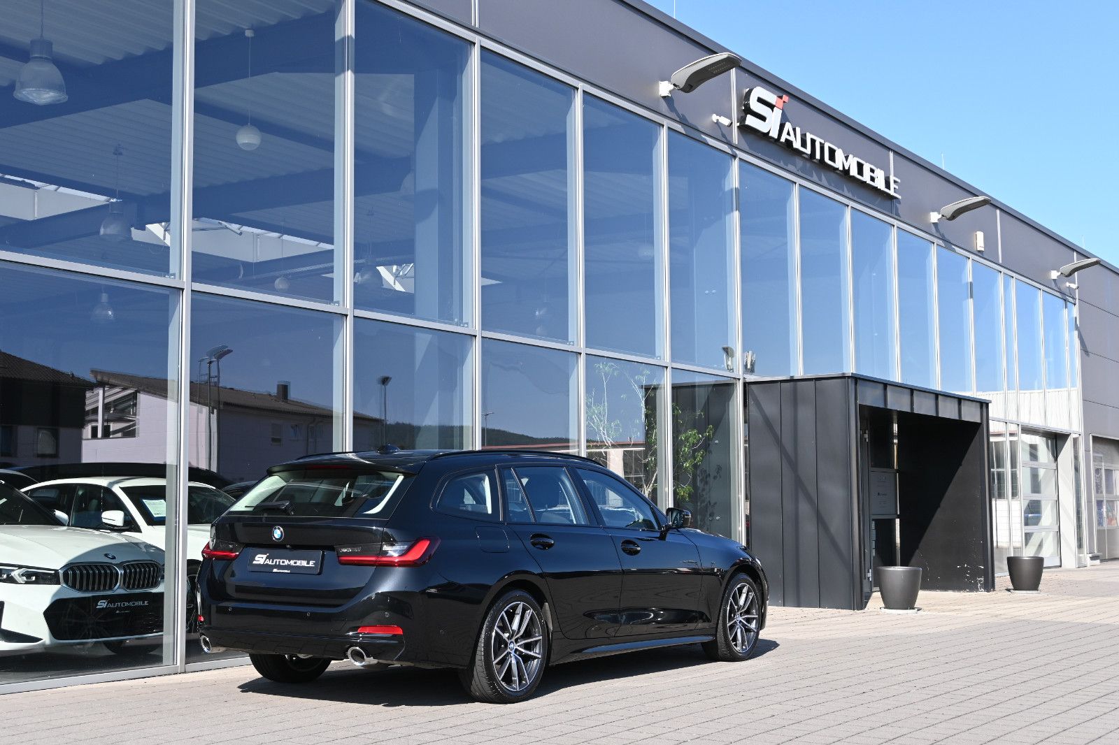 Fahrzeugabbildung BMW 320d xDr. Touring °ACC°AHK°HUD°AD.LED°STANDHEIZ.