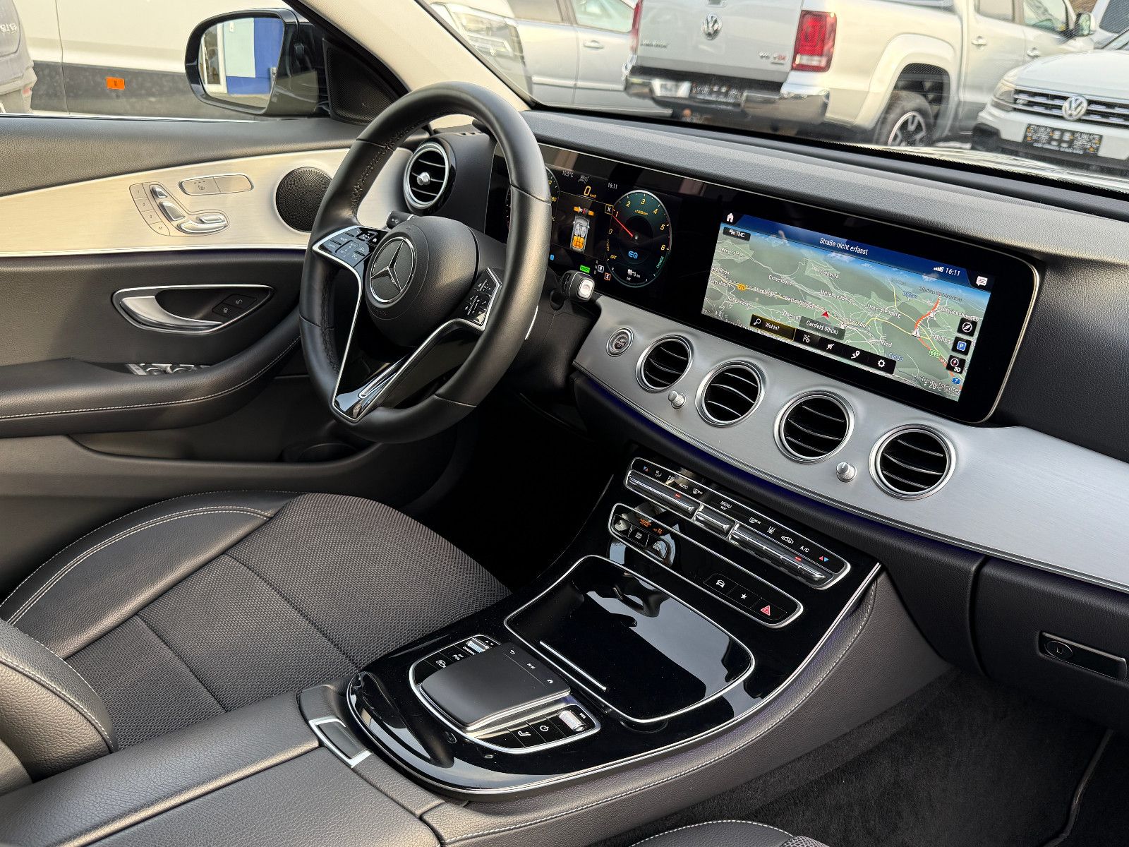 Fahrzeugabbildung Mercedes-Benz E 300de T Avg ACC HUD Keyless-Go Memory Kamera