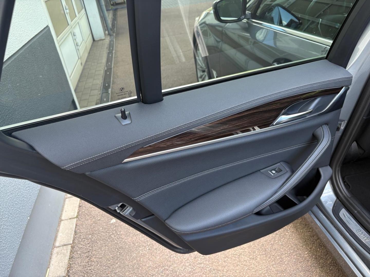 BMW 530 d Touring Luxury Line HuD 360° AHK Laser 4-Z