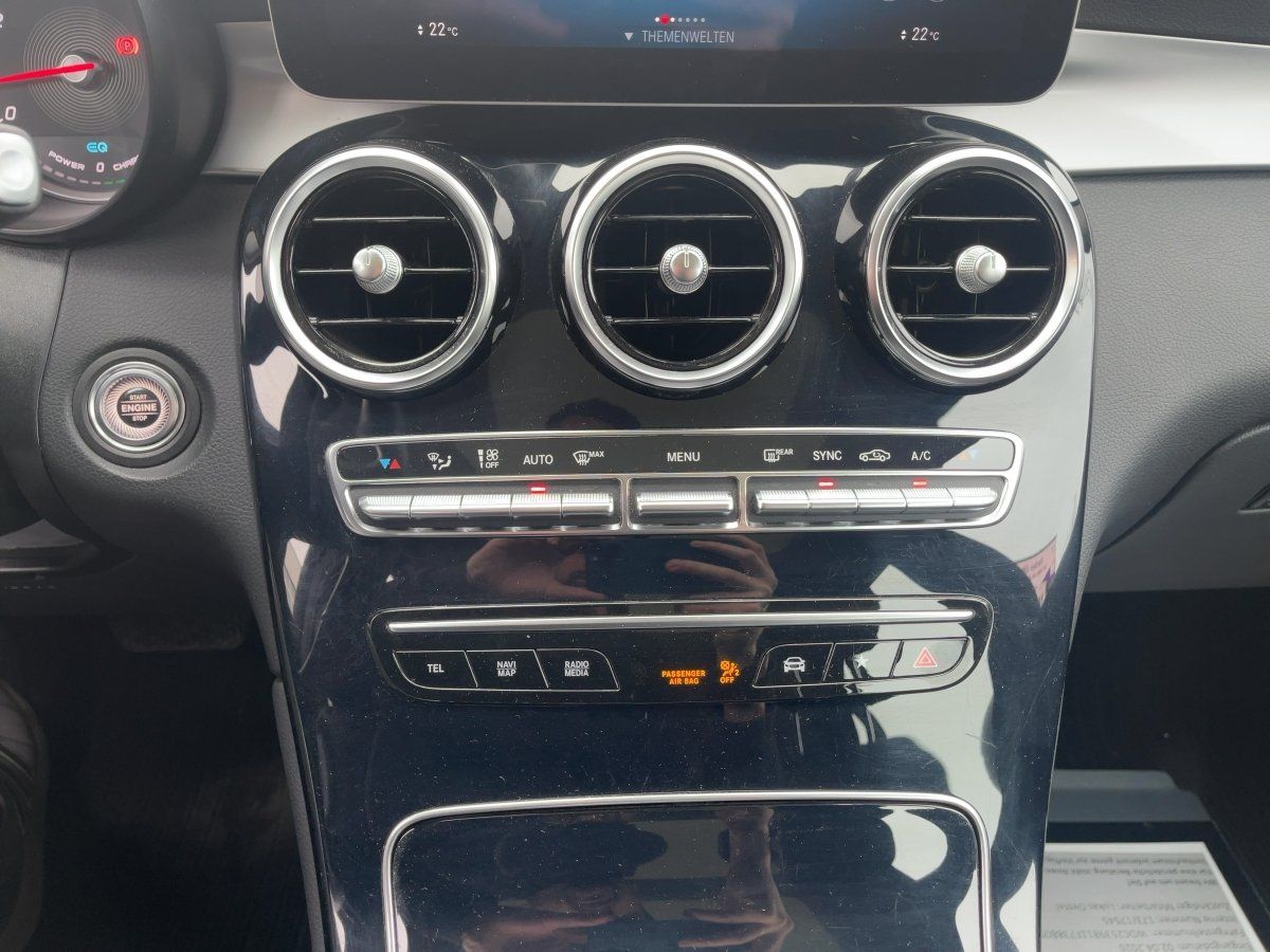 Fahrzeugabbildung Mercedes-Benz GLC 200 4M LED/Pano/Kamera/AHK