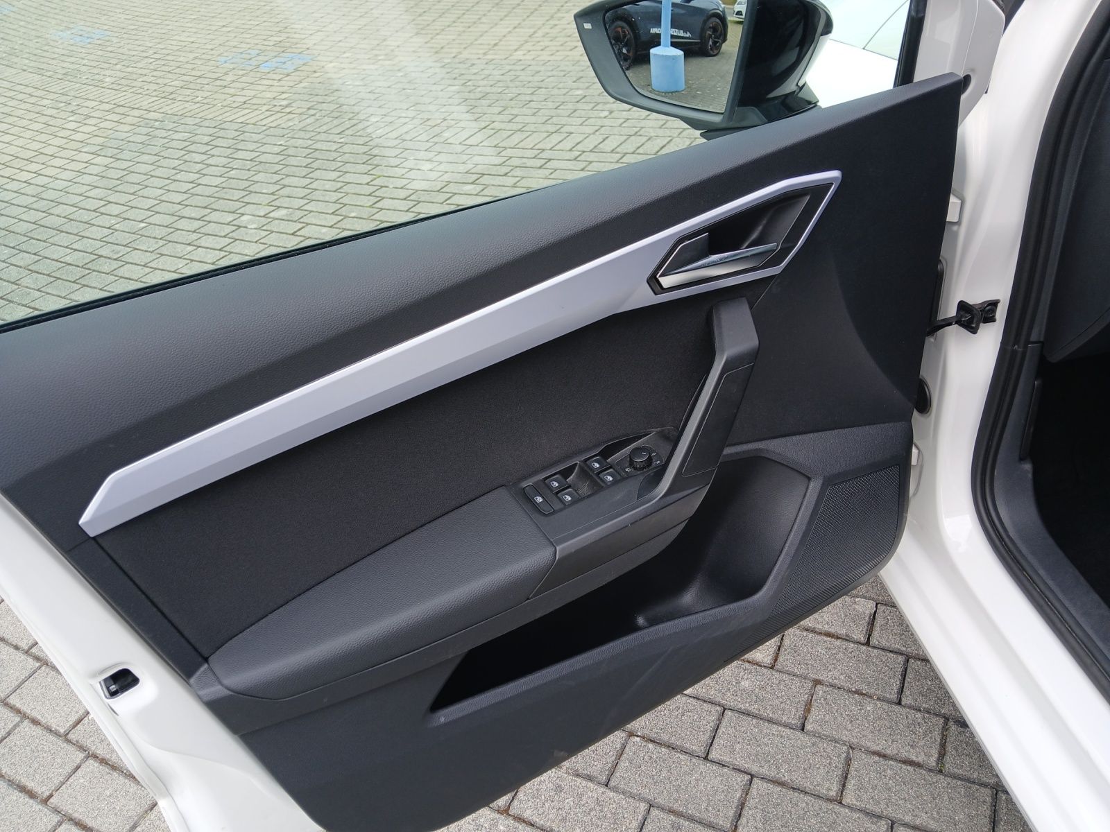 Fahrzeugabbildung SEAT Ibiza TSI FR -Line LED Navi AID GRA RFK SH LM