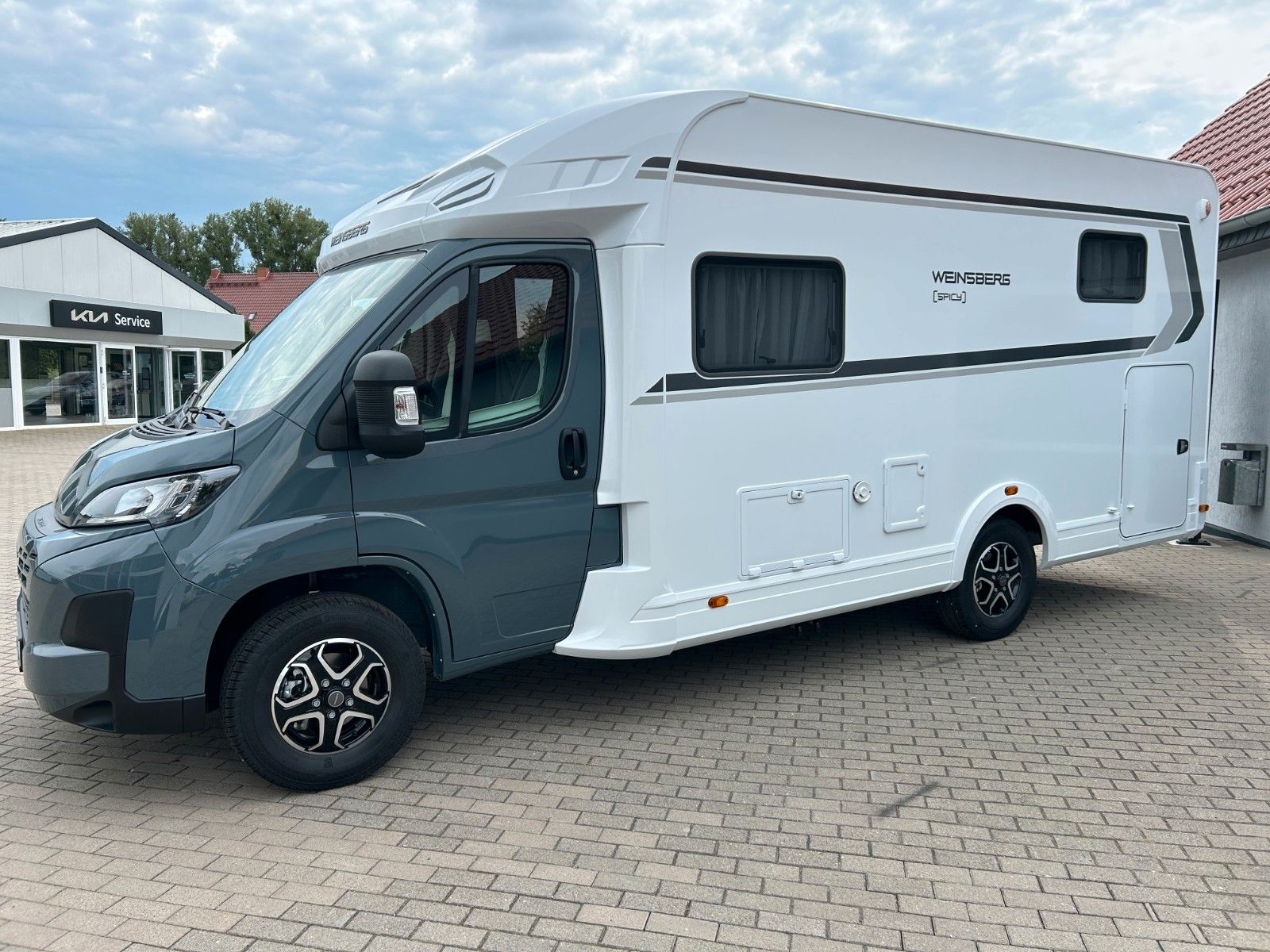 Fahrzeugabbildung Weinsberg CaraSuite EDITION Spicy 650 MEG 2026
