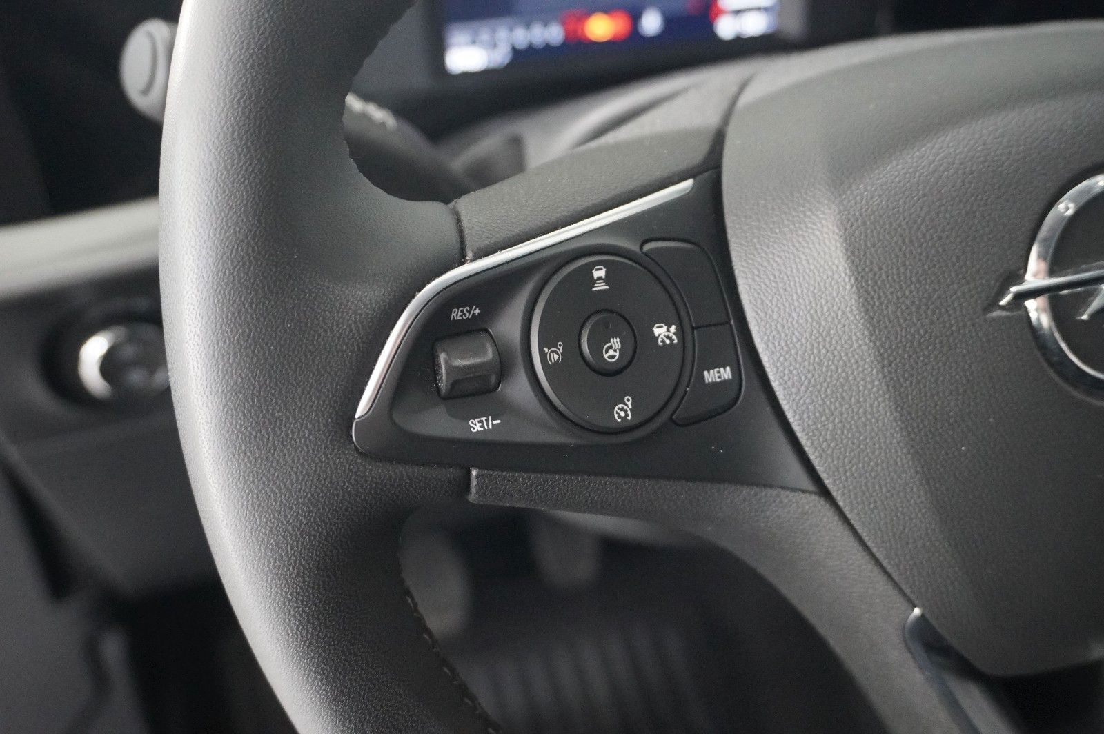 Fahrzeugabbildung Opel Mokka ELEGANCE 1.2T NAVI/LED/KAMERA/SPORT/SH/DAB