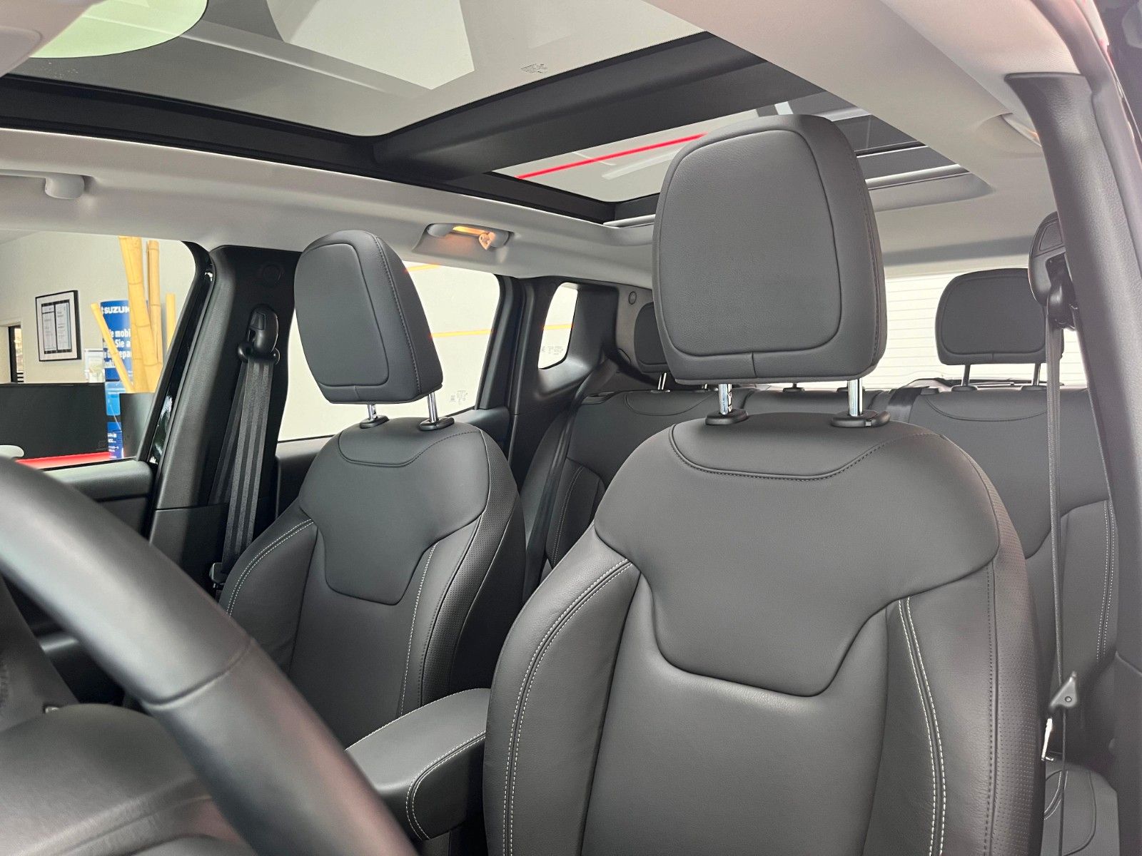 Fahrzeugabbildung Jeep Renegade 1.5 Mild-Hybrid FWD Summit*Pano*Leder