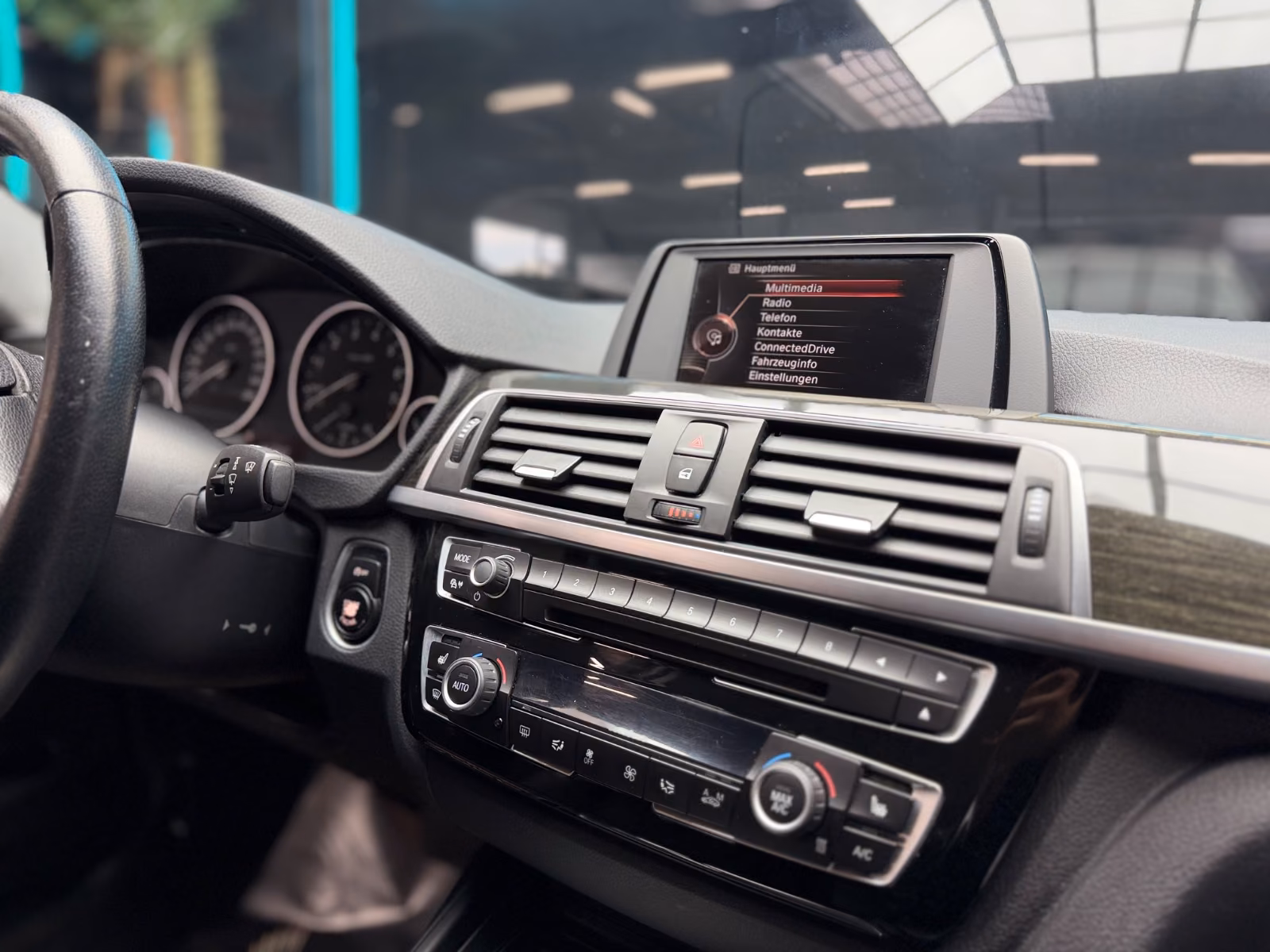 BMW 320 3 Touring 320 i xDrive Luxury Line/Volleder/