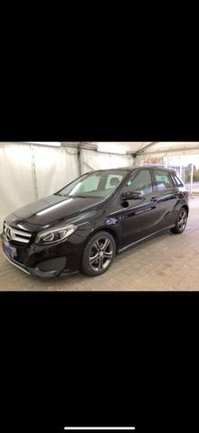 Mercedes-Benz B200d/4Matic/NAVI/PTS/RFK/LED/TEMPOMAT/GARANTIE/