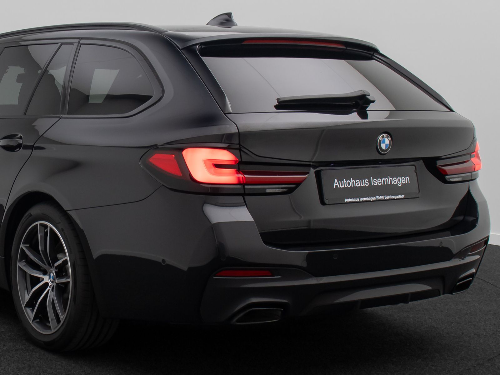 Fahrzeugabbildung BMW 520d xD M Sport DAB Laser HUD AHK Alarm Komfort