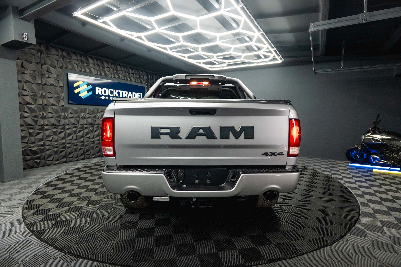 Fahrzeugabbildung Dodge RAM 5.7 V8 HEMI 4x4 OFFROAD Night-Paket *LED*AHK