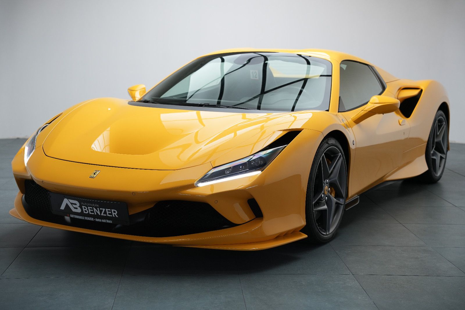 Fahrzeugabbildung Ferrari F8 Spider Giallo Modena *Lift*Carbon*Kamera*