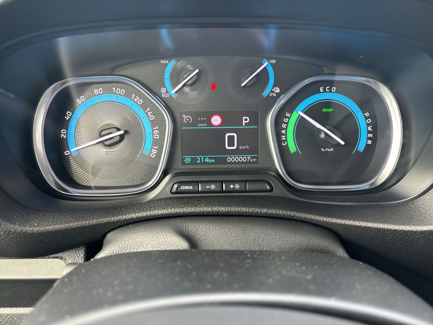 Fahrzeugabbildung Peugeot Expert Kasten Standard Elektromotor *ConnectNav-