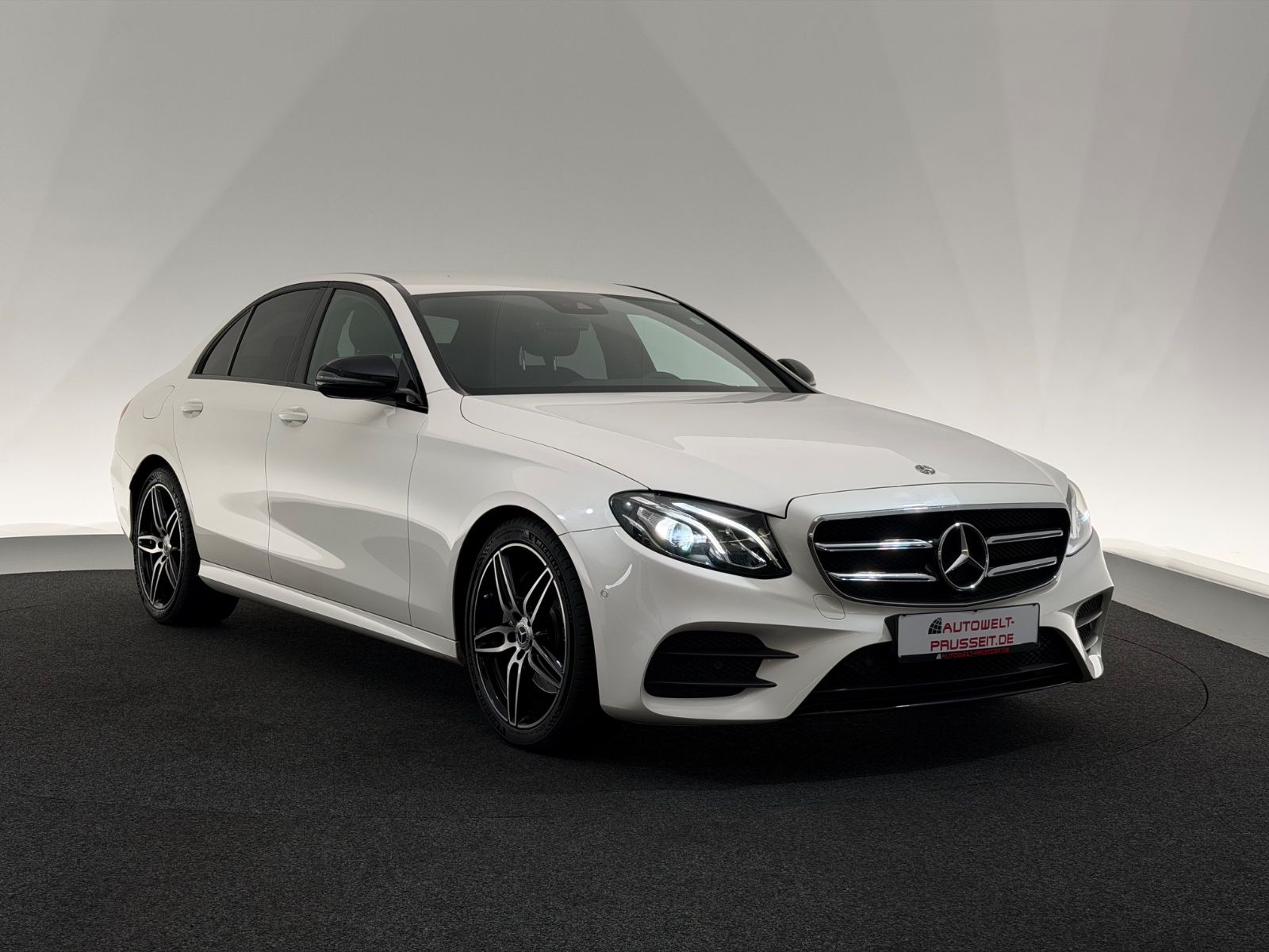 Gebrauchtwagen Mercedes-Benz E 220 E 220d Lim*AMG LINE*LED-AHK-BURMESTER-R.KAM-WIDE in Künzell