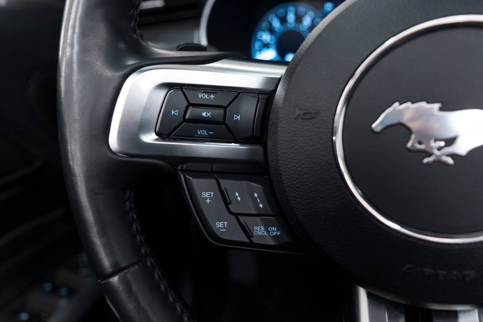 Fahrzeugabbildung Ford Mustang 2.3 HIGH PERFORMANCE ACC KAM TOTW LEDER