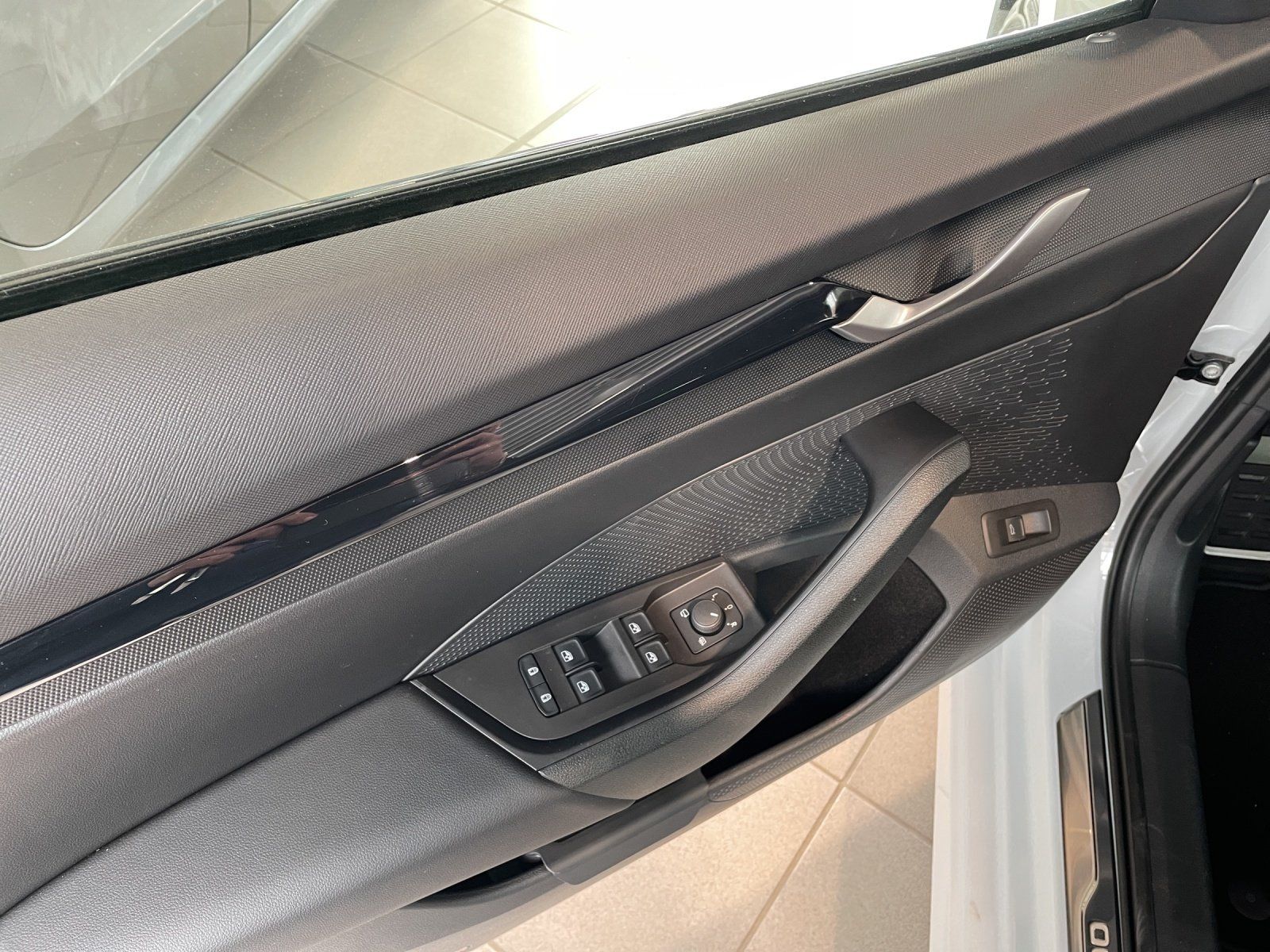 Fahrzeugabbildung SKODA Octavia Combi Sportline 1,5 TSI 110 kW DSG mHEV