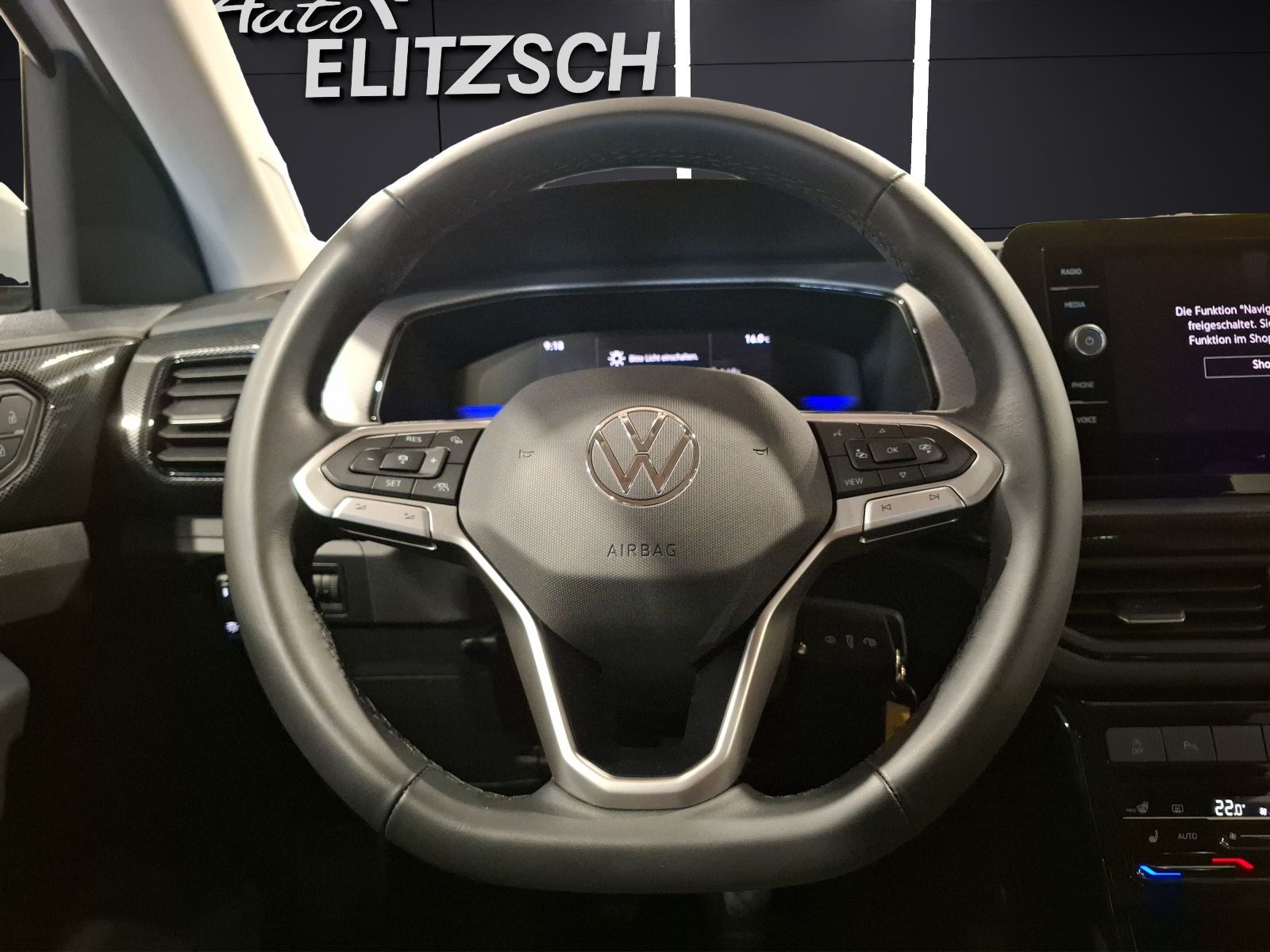 Fahrzeugabbildung Volkswagen T-Cross TSI Life LED AID ACC APP SH PDC LM