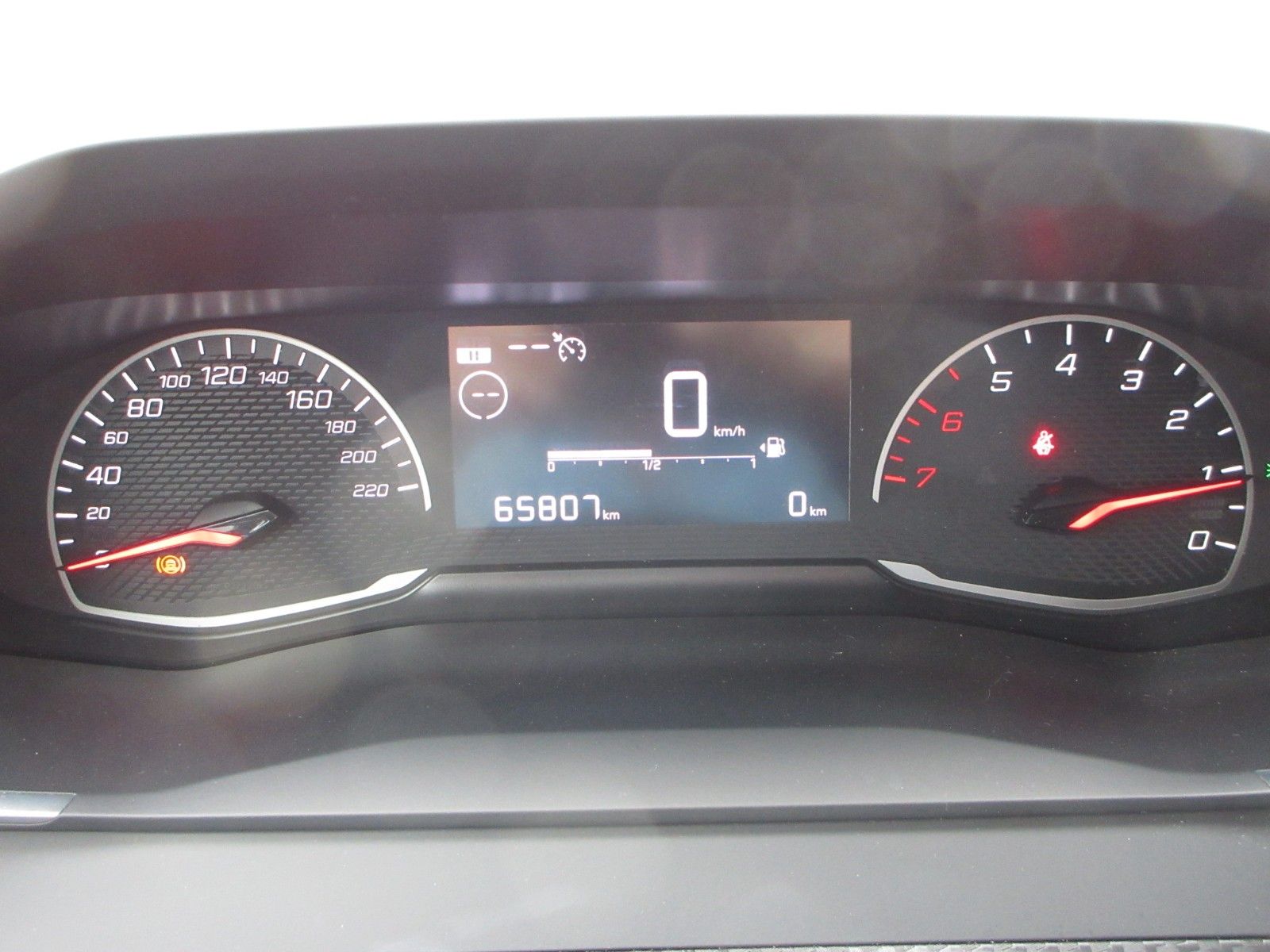 Fahrzeugabbildung Peugeot 2008 Active LED/NAVI/PDC/CAM/SHZ