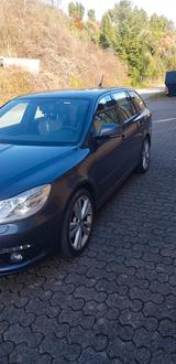 Skoda Octavia 2.0 TDI DSG RS Combi - Skoda Octavia aus 2012: RS