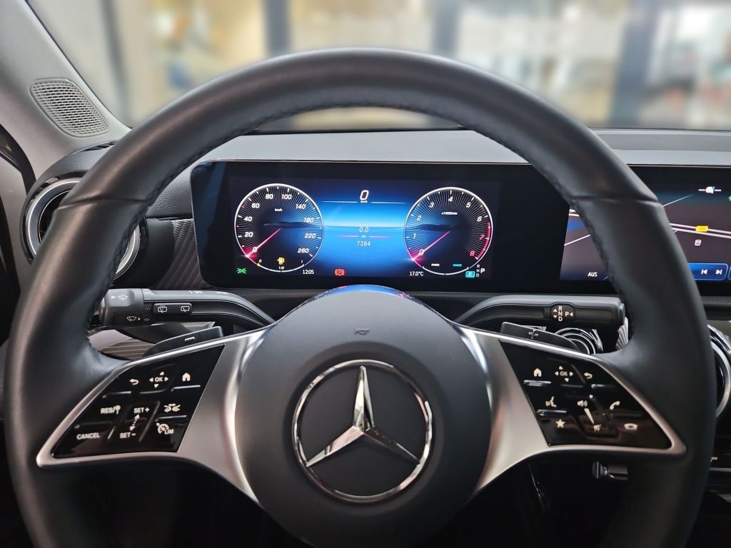 Fahrzeugabbildung Mercedes-Benz A 180 Progressive AHK Navi LED SHZ SpurH KAM DAB