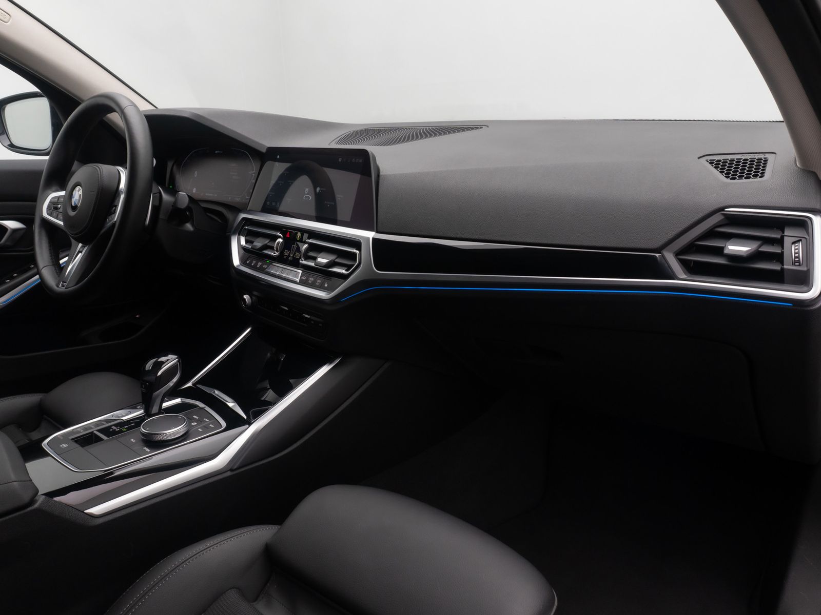 Fahrzeugabbildung BMW 330e Sport Line DAB Alarm Geschwindig Teilleder