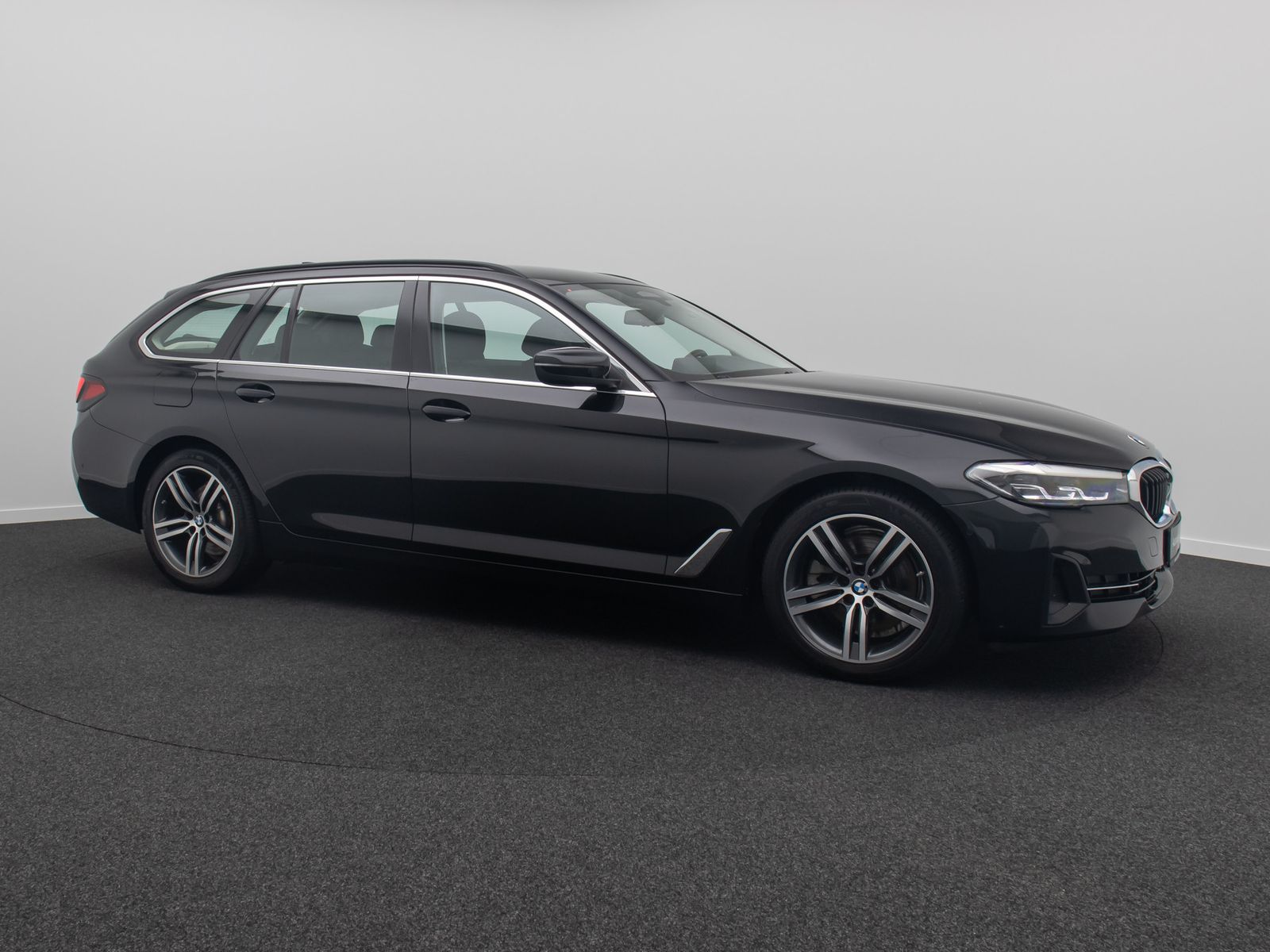 Fahrzeugabbildung BMW 520d xD Sportsitz AHK Alarm DAB Kamera 4xKlima