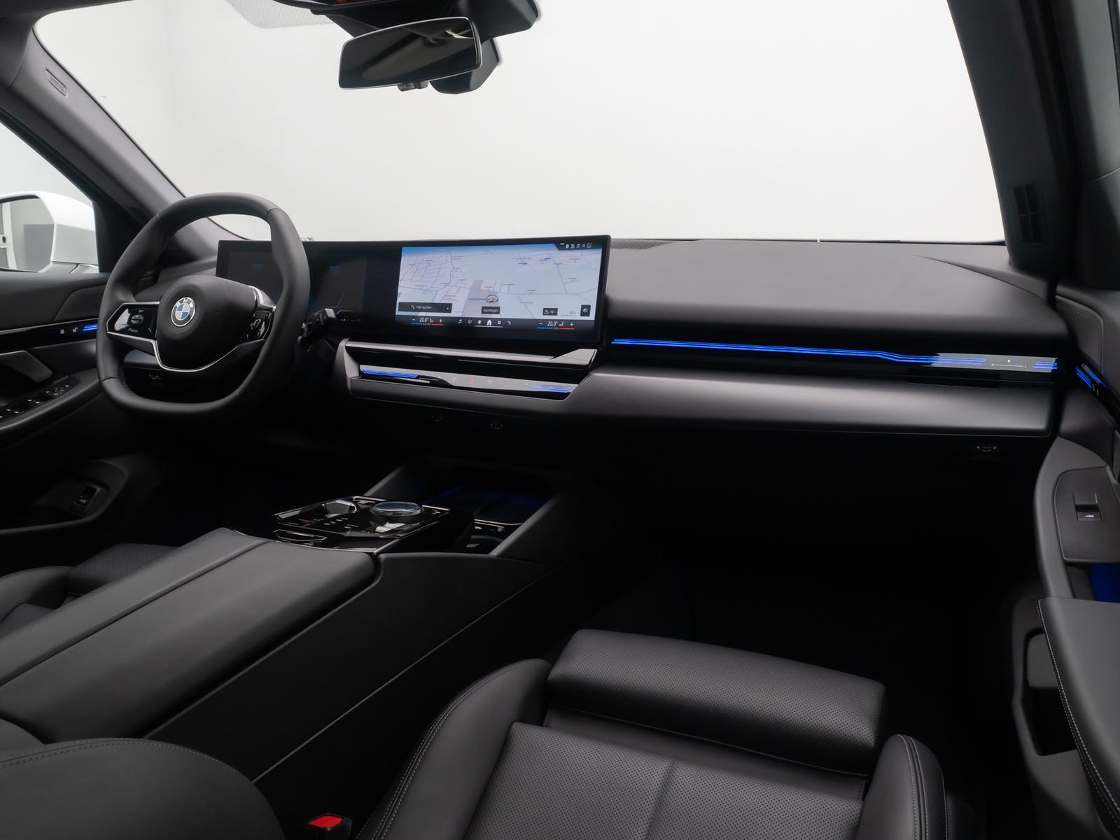 BMW 530e Kamera DAB Alarm DigitKey Widscreen 19Zoll